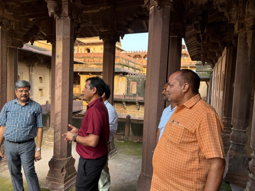 प्रमुख सचिव पर्यटन विभाग द्वारा विभिन्न स्थानों का किया, निरीक्षण मल्टीलेवल पार्किग का कार्य समय सीमा में पूर्ण करें- शिव शेखर शुक्ला।