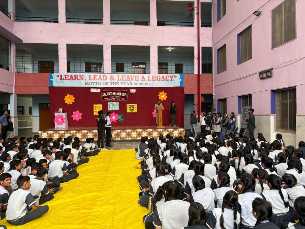 सड़क सुरक्षा व यातायात नियमों के प्रति जागरूकता के लिए Sacred Heart Co-Education School में आयोजित हुई, यातायात नियमों की पाठशाला