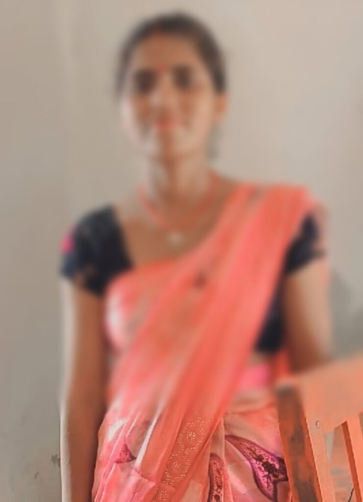 दो बच्चे की मां का कटरैन की छत के पाइप में लटकता मिला शव।