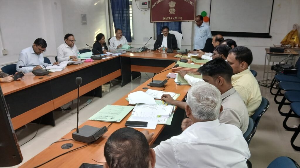 दतिया। नेशनल लोक अदालत के संबंध में प्रिसिटिंग बैठक आयोजित।