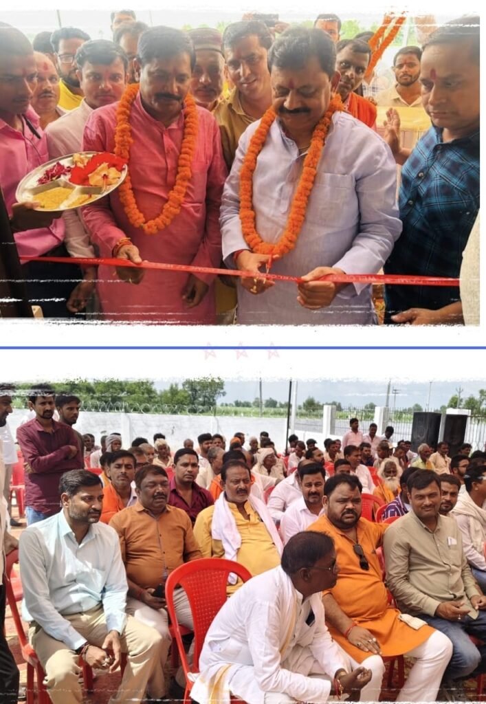 कुशीनगर। सांसद विधायक ने विद्युत उपकेंद्र का वैदिक मंत्रोच्चार के बाद फीता काटकर किया शुभारंभ।