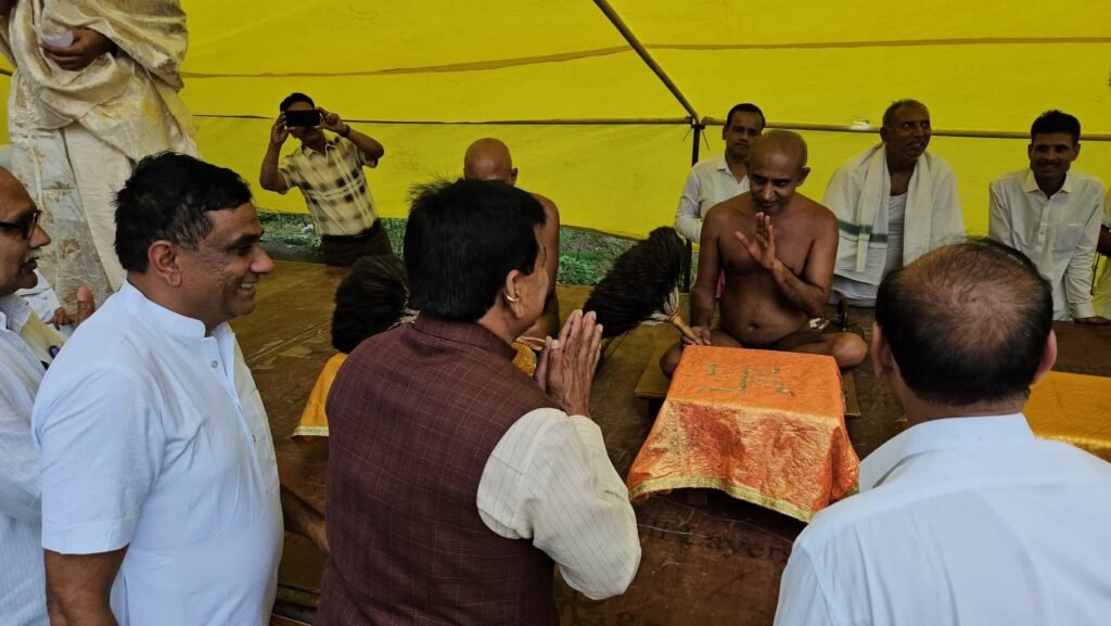 पर्युषण पर्व के समापन पर अरिहंतपुरम मंदिर की जलयात्रा