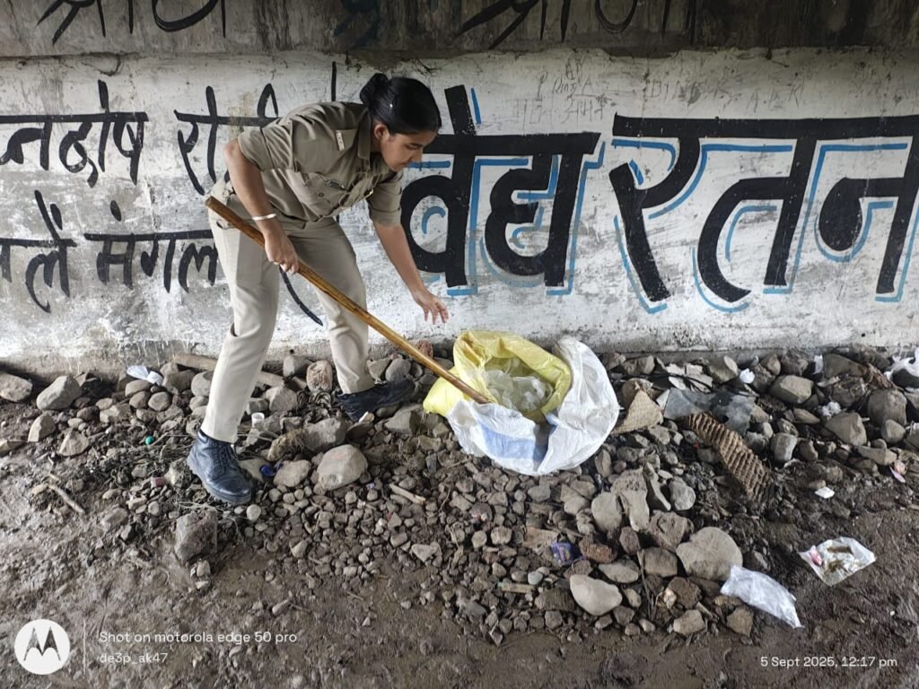 राजगढ़। मदिरा बिक्री एवं संग्रहण से संबंधित संदिग्ध स्थलों पर दबिश देकर प्रकरण किए दर्ज
