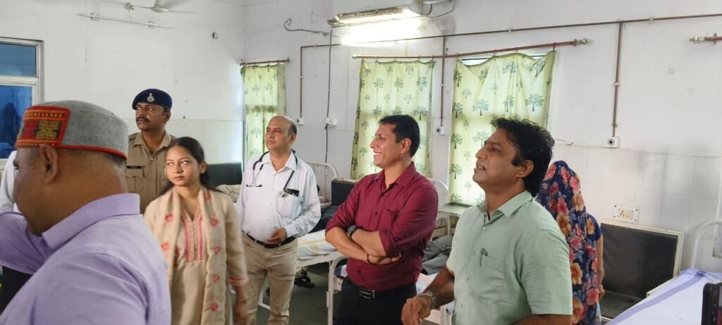 दतिया। कलेक्टर स्वप्निल वानखड़े ने किया भांडेर सीएचसी का औचक निरीक्षण।