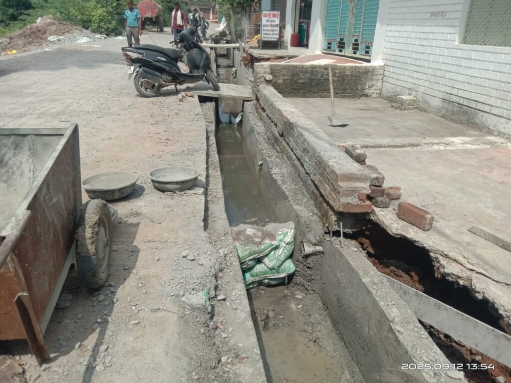 दतिया नाला निर्माण में रेत की जगह मिलाई जा रही डस्ट,