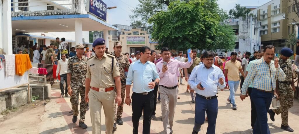 दतिया। जन्म प्रमाण-पत्र न बनाने पर कम्प्यूटर ऑपरेटर की वेतन से दो हजार रूपये काटे।