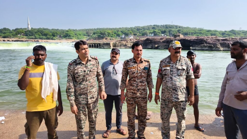 सिंध नदी में नहाने गईं 6 बच्चियां डूबीं, 5 सुरक्षित, 12 वर्षीय बच्ची लापता, SDRF की तलाश जारी।