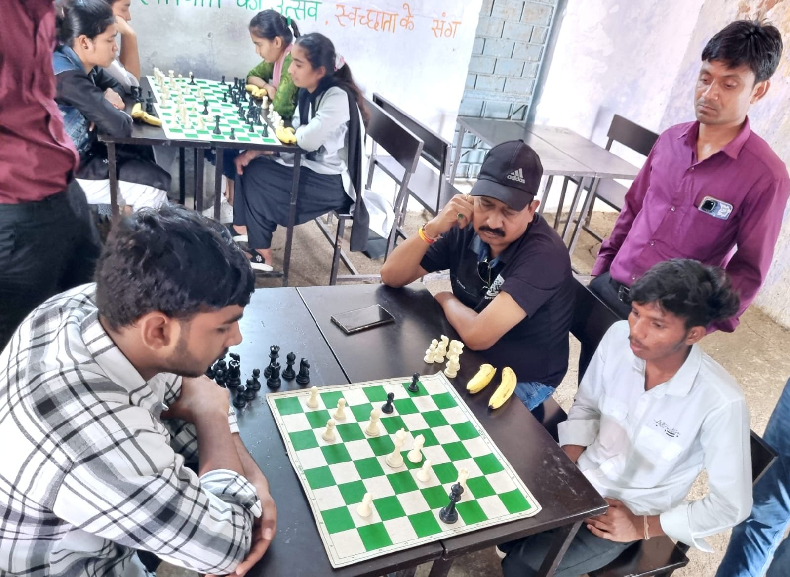 देवास। जिला स्तरीय महिला पुरुष शतरंज प्रतियोगिता का किया आयोजन।