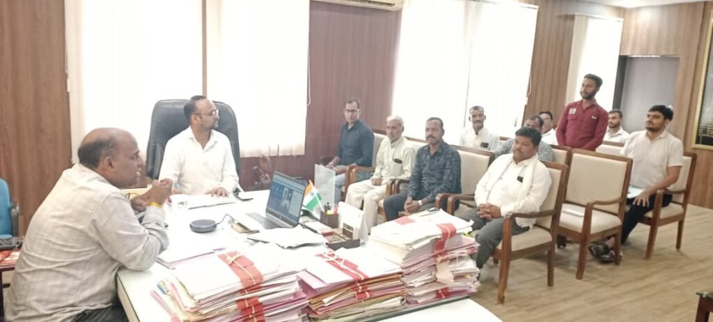 राजगढ़। फर्टिलाइजर कंपनियों को डीएपी यूरिया के साथ अन्य पोषक तत्वों को भी उपलब्ध कराएं
