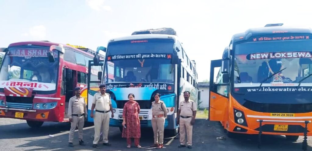 परिवहन विभाग द्वारा ऑल इंडिया टूरिस्ट परमिट स्लीपर बसों पर परमिट शर्तों के उल्लंघन पर 94 हजार का चालानी कार्रवाई कर 4 बस जब्त की।