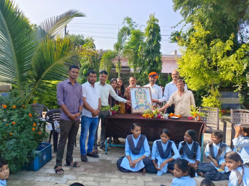 पूर्व विद्यालय ने किया डॉ कुमावत का अभिनंदन