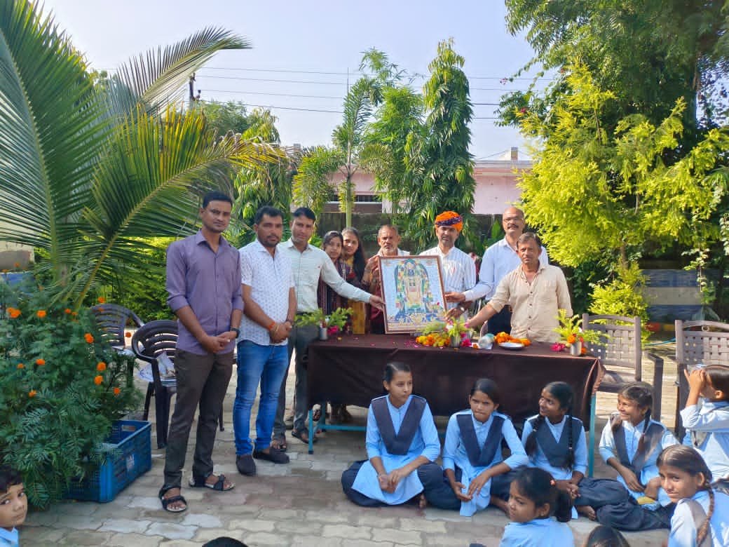 पूर्व विद्यालय ने किया डॉ कुमावत का अभिनंदन