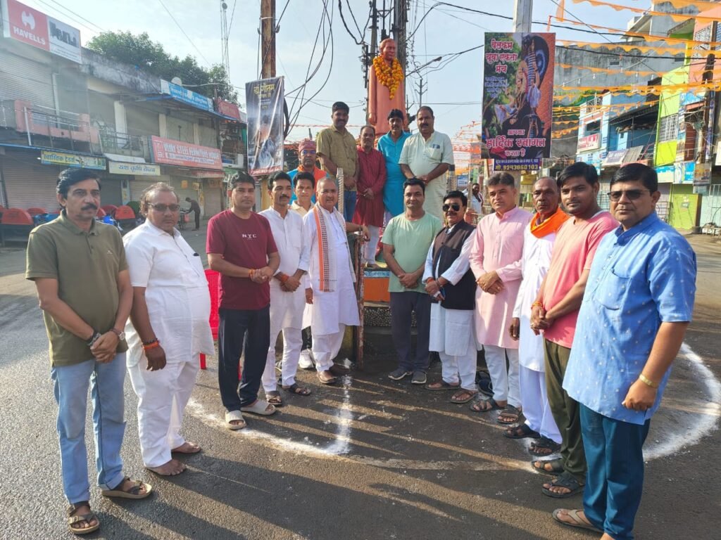 पंडित दीनदयाल जयंती पर श्रद्धा सुमन अर्पित किए गए।