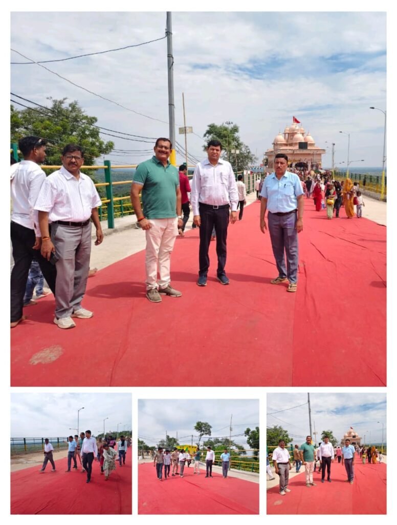 अपर कलेक्टर महेन्द्र सिंह कवचे ने रतनगढ़ माता मंदिर पहुंचकर व्यवस्थाओं का निरीक्षण किया।