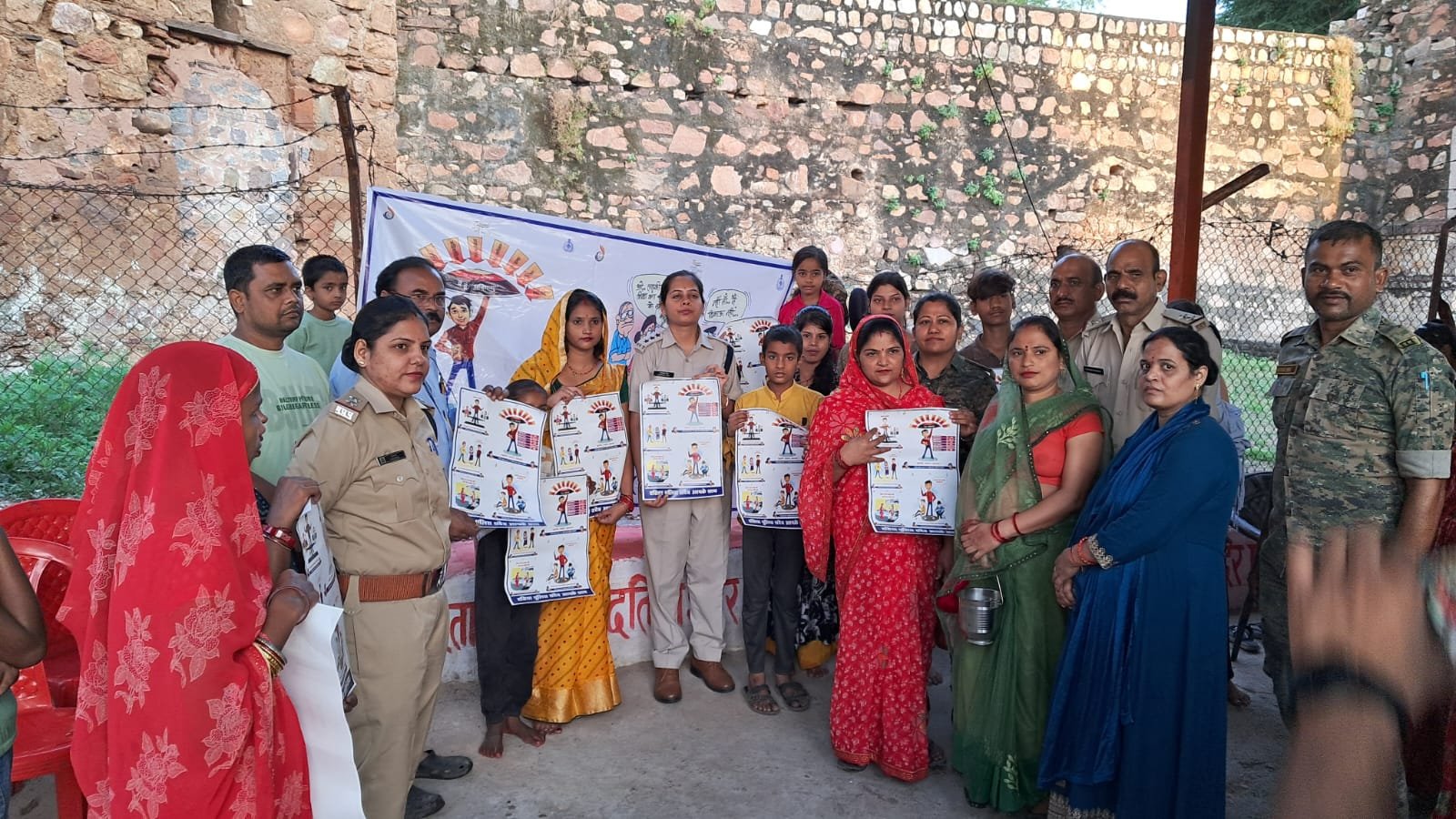 “मैं हूं अभिमन्यु” अभियान के तहत विभिन्न थानों द्वारा जागरूकता कार्यक्रम आयोजित किए।