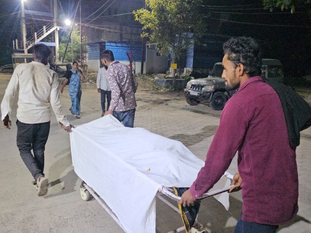 शाजापुर मंडी में ट्रक की टक्कर से मजदूर की मौत: पुलिस ने चालक को गिरफ्तार किया; पोस्टमॉर्टम कर शव परिजनों को सौंपा