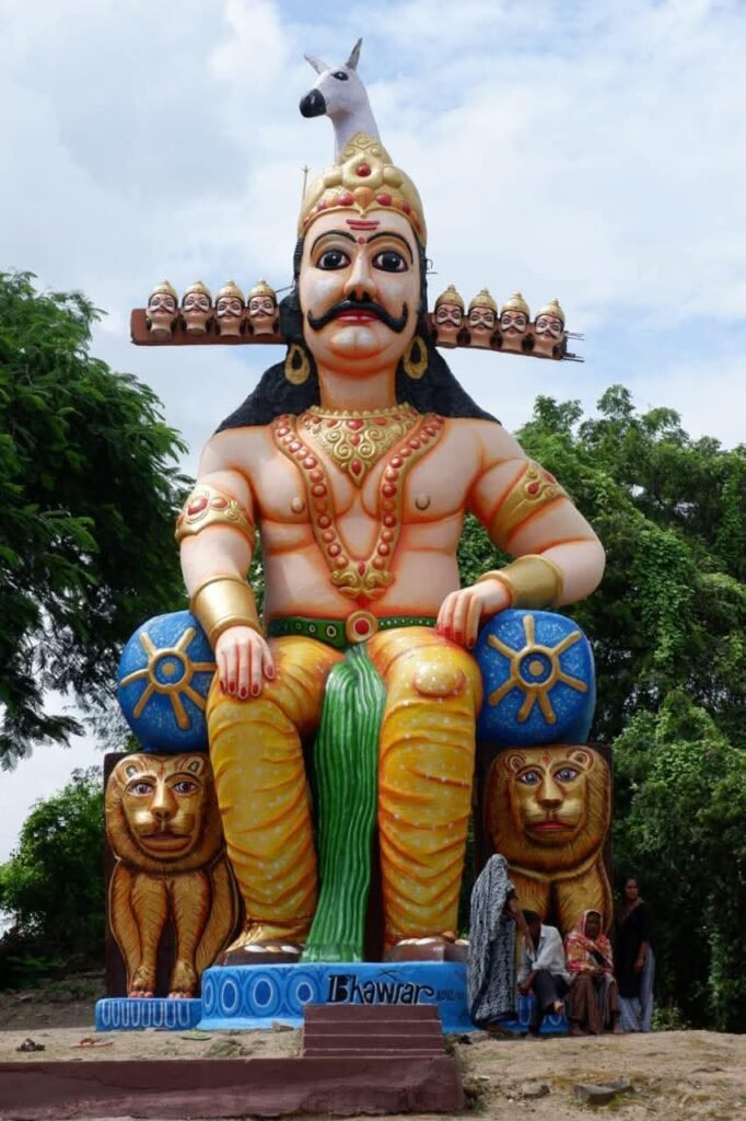 यहां रावण की होती है पूजा, जमाई मानकर महिलाए प्रतिमा के सामने घूंघट करती है, मंदसौर में स्थित दशानन की 500 वर्ष पुरानी प्रतिमा