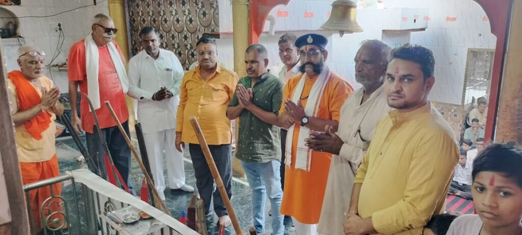 शाहपुरा। हिन्दू जागरण मंच द्वारा किया गया शस्त्र पूजन
