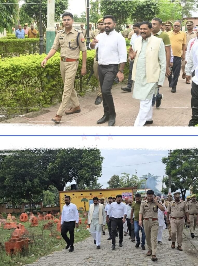 जिलाधिकारी व पुलिस अधीक्षक ने मूर्ति विसर्जन स्थल का भ्रमण करते हुए।