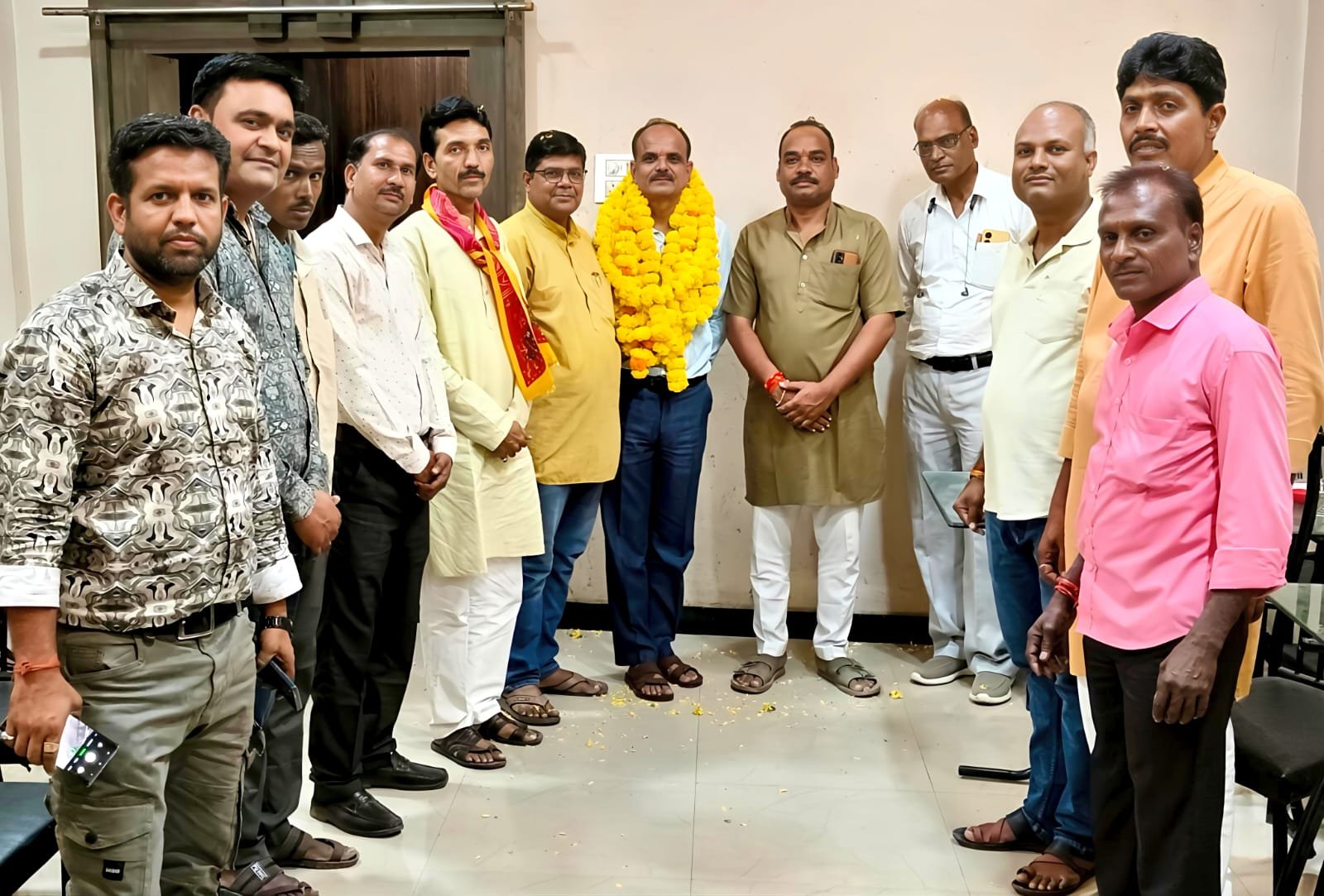 राजगढ़। जिले सक्रिय पत्रकार माखन विजयवर्गीय को बनाया प्रेस क्लब अध्यक्ष, पत्रकारों ने दी बधाई।