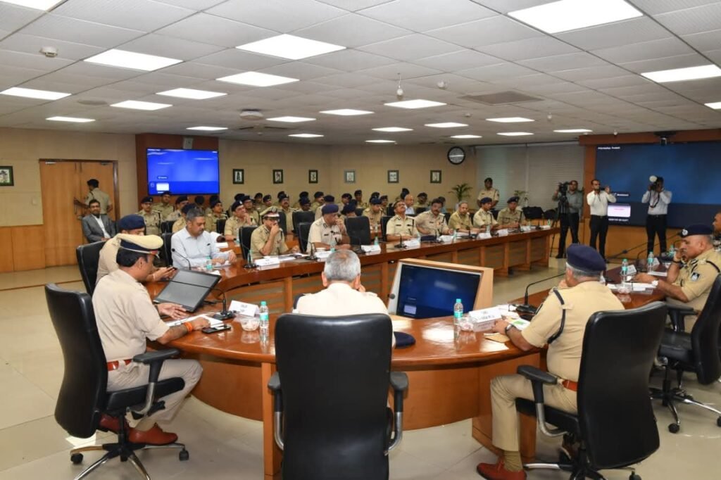 DGP श्री कैलाश मकवाणा ने आज पुलिस मुख्यालय, भोपाल स्थित नवीन कॉन्फ्रेंस हॉल में प्रदेश स्तर की एक महत्वपूर्ण समीक्षा बैठक आयोजित की