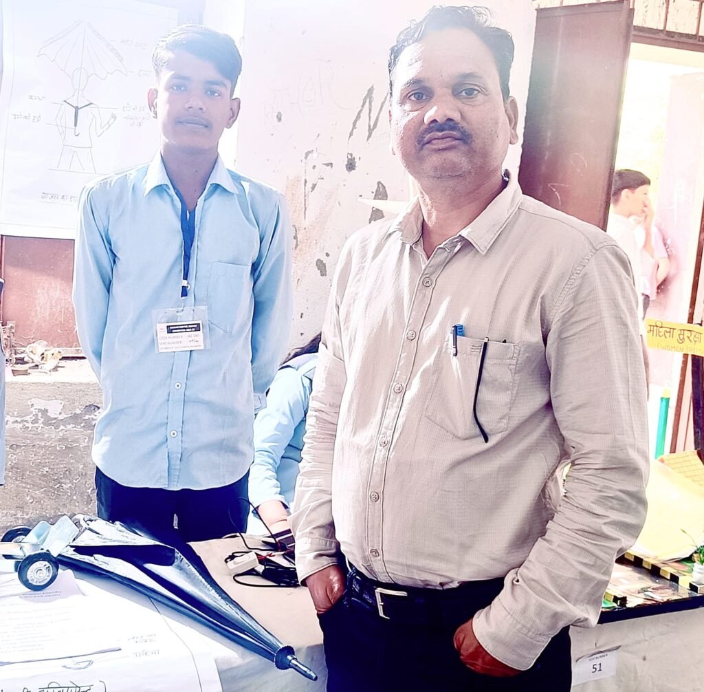 पनोतिया के बाल वैज्ञानिक छात्र लक्षित के मॉडल का कोली के मार्गदर्शन में इन्सपायर अवॉर्ड हेतु राज्यस्तर के लिए चयन
