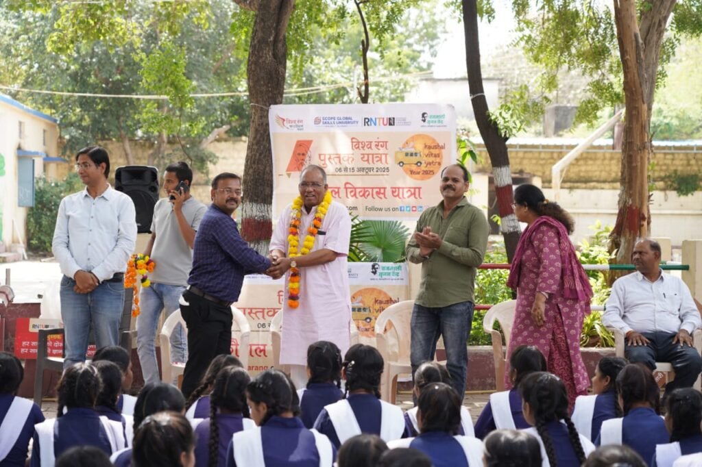 पुस्तक यात्रा और कौशल विकास यात्रा का जालपा माँ राजगढ़ की धरती पर आगमन