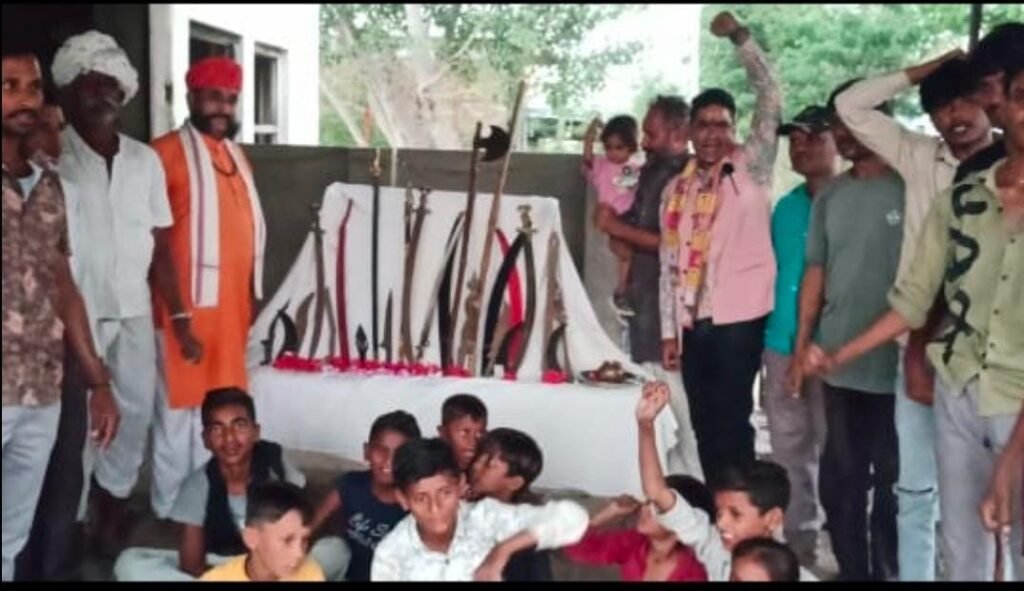 राष्ट्रीय विमुक्त घुमंतू जनजाति महासभा ने शस्त्र पूजन कर हिंदू रक्षा का संकल्प लेकर इतिहास रचा