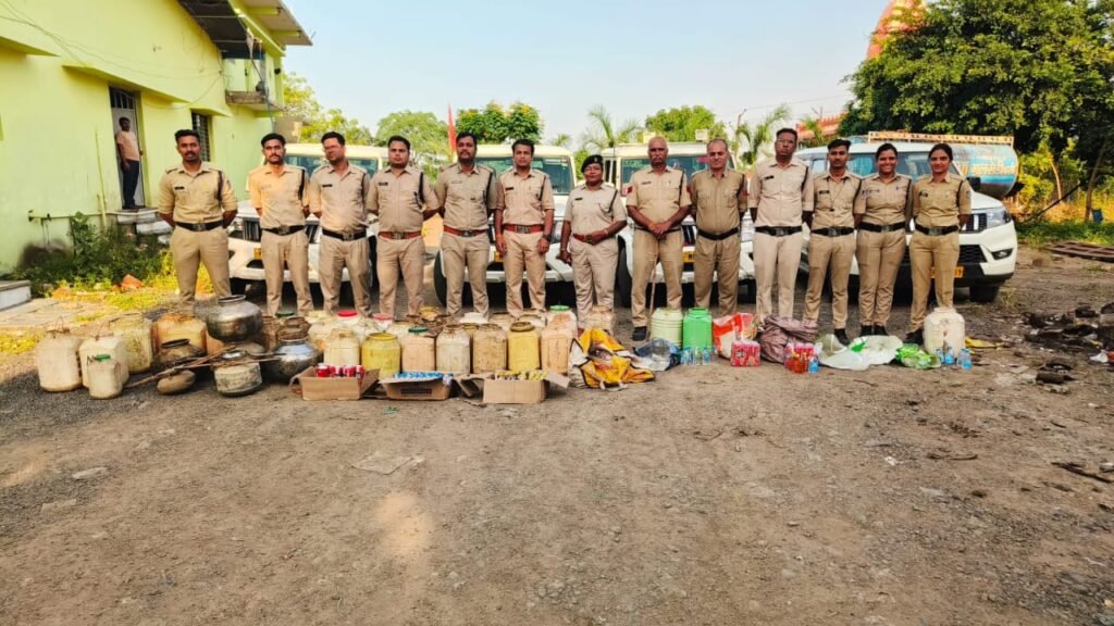 अवैध मदिरा संग्रहण, विक्रय के विरुद्ध कार्यवाही करते हुए अवैध मदिरा जप्‍त की