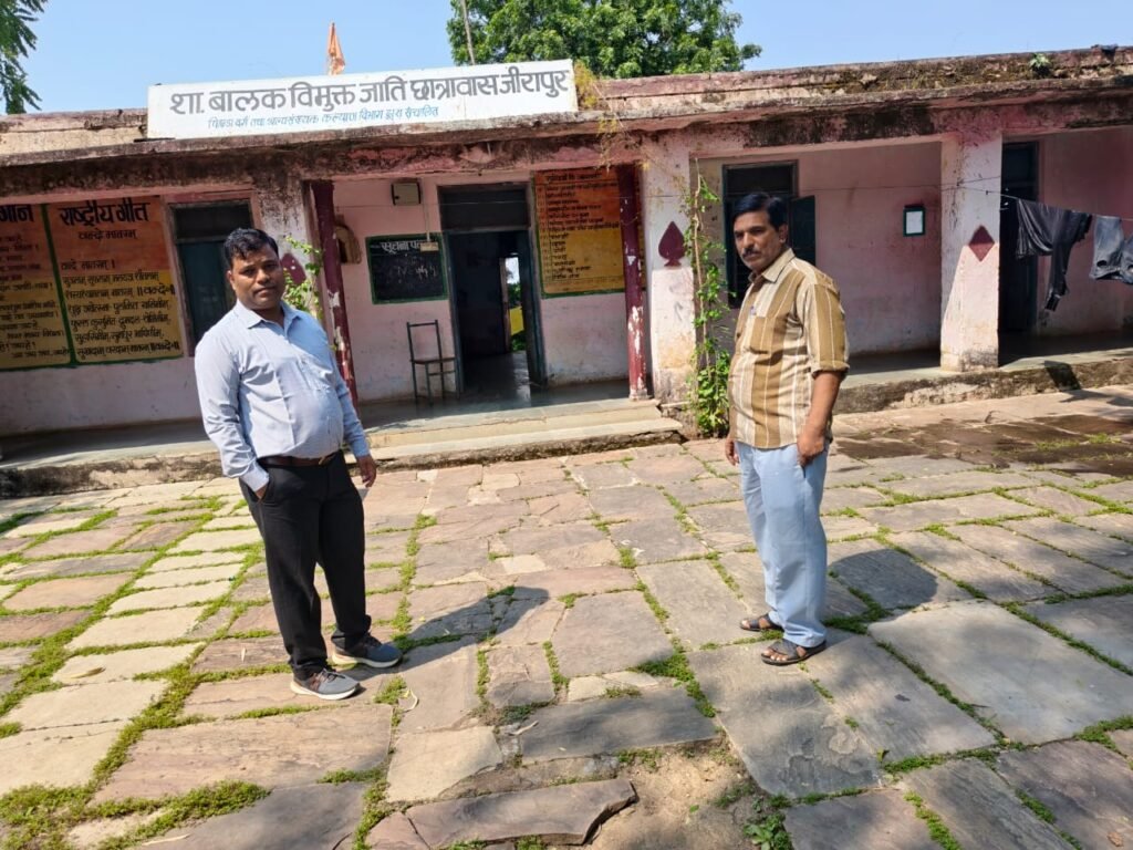 विमुक्त जाति बालक छात्रावास जीरापुर का आकस्मिक निरीक्षण किया
