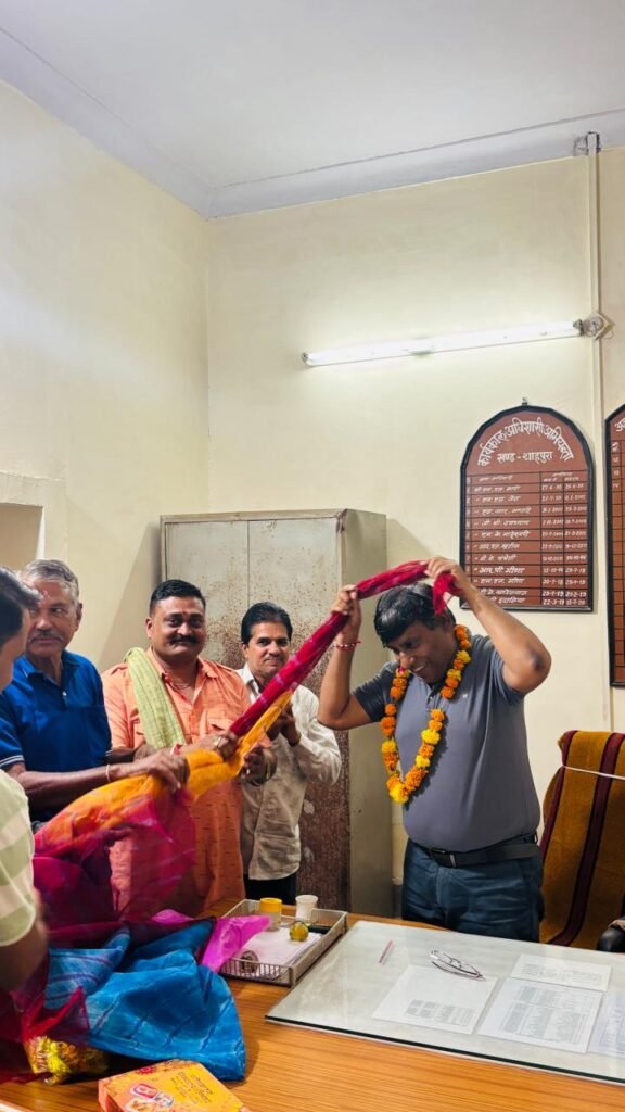 शिव कॉलोनी के वासियों ने बिजली विभाग के अधिकारियों का किया स्वागत