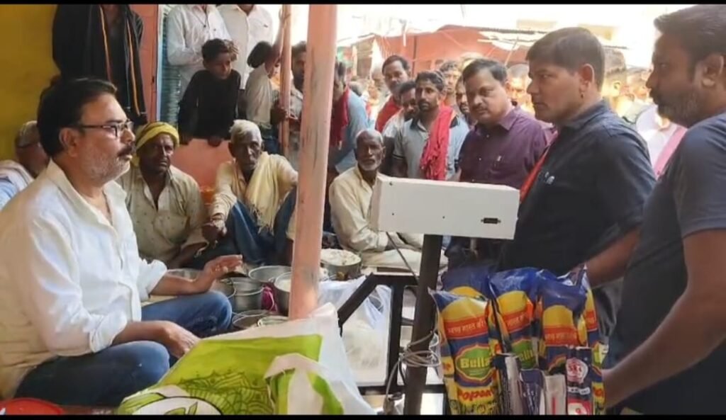 खोवा मंडी में प्रशासनिक छापामार कार्रवाई, सेम्पलिंग से मचा हड़कंप त्योहारों के सीजन में मिलावटखोरों पर कसा शिकंजा, दुकानदारों में हड़कंप।