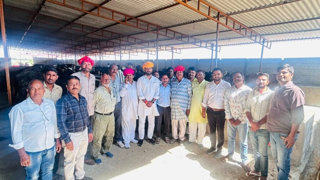 शाहपुरा। खटीक के डेयरी फॉर्महाउस के उद्घाटन पर विधायक प्रत्याशी नरेंद्र रेगर ने की शिरकत।