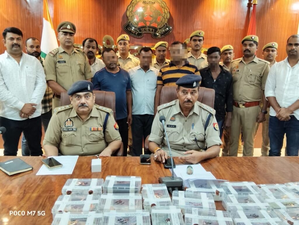 रामकोला थाना क्षेत्र में हुई छिनैती के घटना का खुलासा चार अभियुक्त को गिरफ्तार।