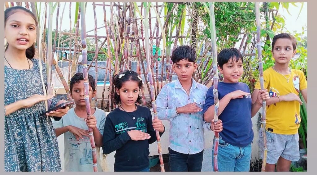 बच्चों ने गन्ना हाथ में लेकर  एक स्वर में ‘ग्रीन शपथ’ ली —“हम पटाखे नहीं जलाएँगे!