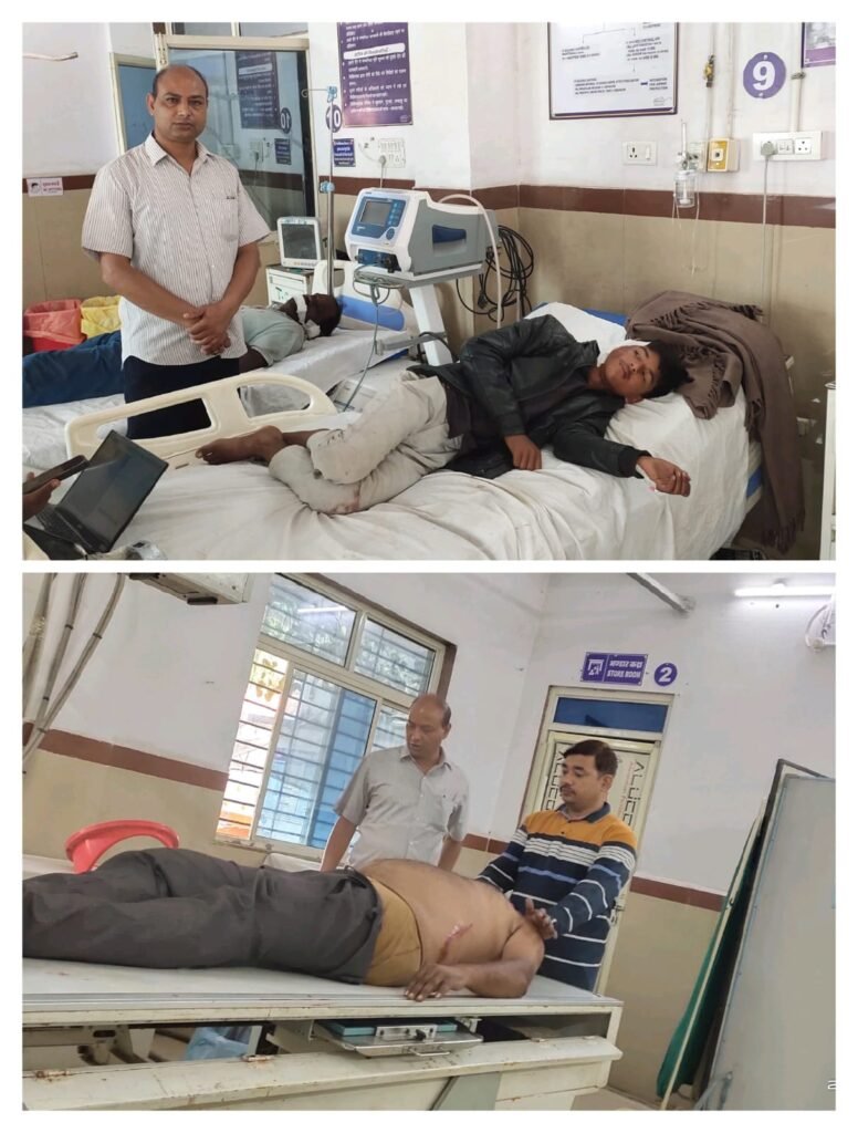 रतनगढ़ माता दर्शन को जा रहे श्रद्धालुओं की पिकअप का एक्सीडेंट — 8 लोग गंभीर रूप से घायल, शिक्षक ने दिखाई मानवता की मिसाल।