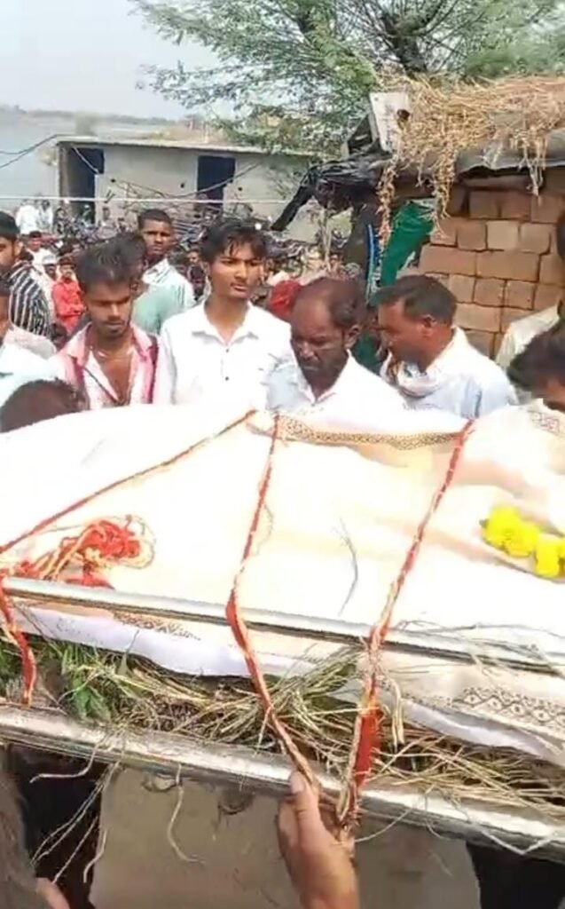 एक ही गांव में तीन नवयुवको ने अपनी जीवन लीला समाप्त की, दो की मृत्यु एक की गंभीर हालत