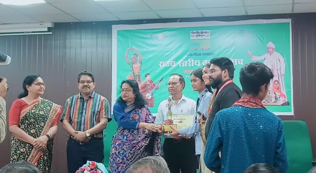 राज्य स्तरीय कला महोत्सव में भारती यादव प्रदेश में द्वितीय स्थान पर।