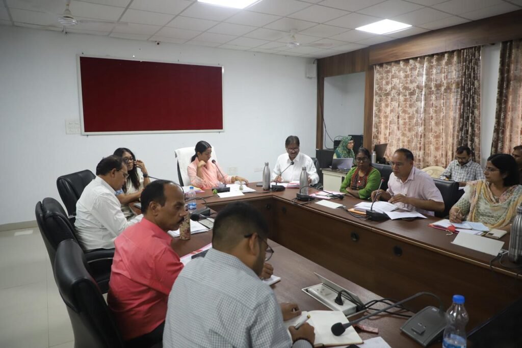 राहत राशि वितरण संबंधी कार्य दो दिन में निपटाएं, अन्यथा कार्यवाही होगी – कलेक्टर श्रीमती यादव