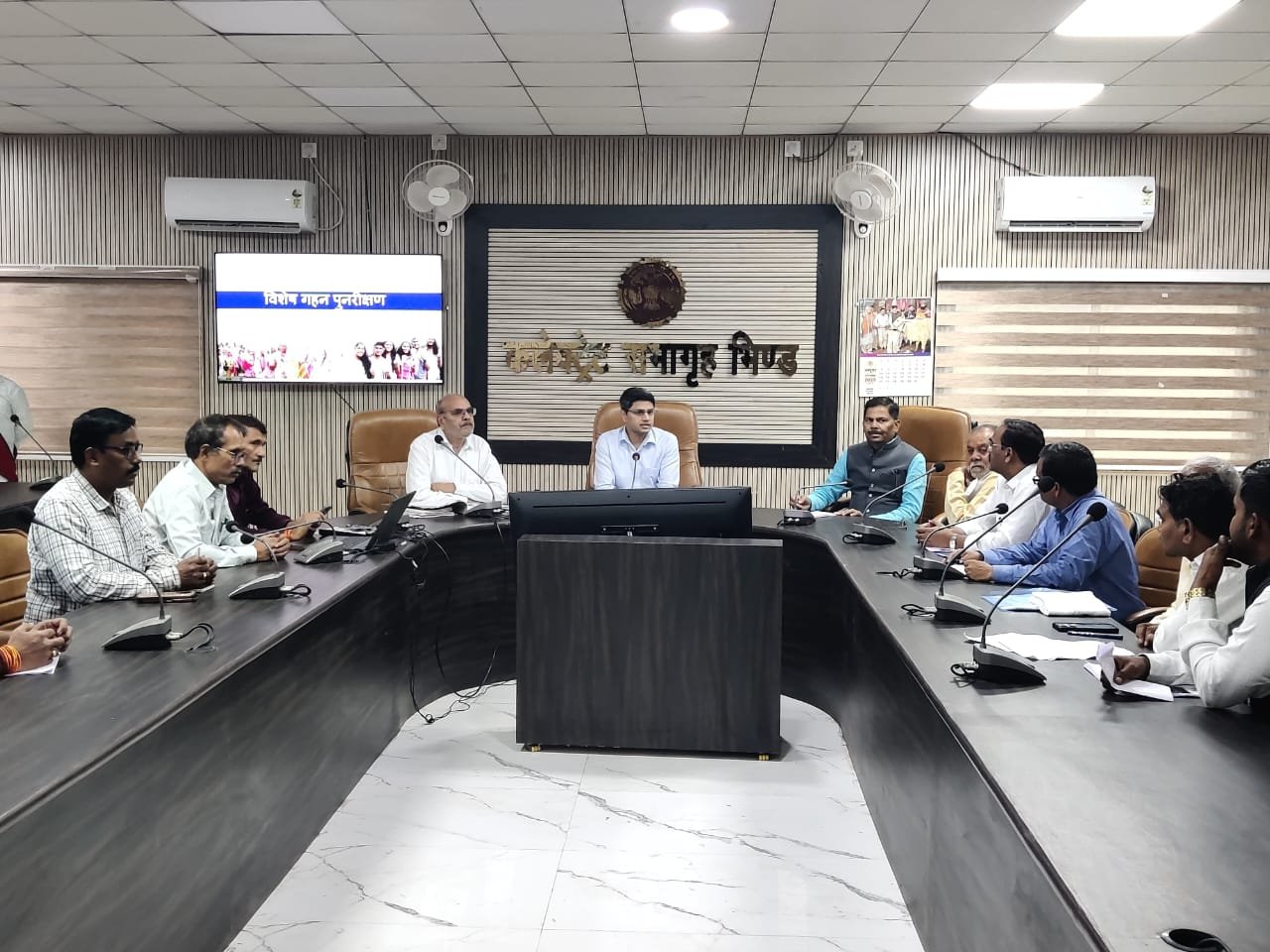 जिला निर्वाचन अधिकारी ने राजनैतिक दलों को दी एसआईआर की जानकारी मतदाता सूची के गहन पुनरीक्षण (SIR) की बैठक संपन्न