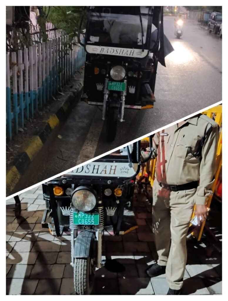 डिवाईडर पर लगे ट्रांसफॉर्मर की लाईन में कट लगाकर चार्जर जोड़ा
