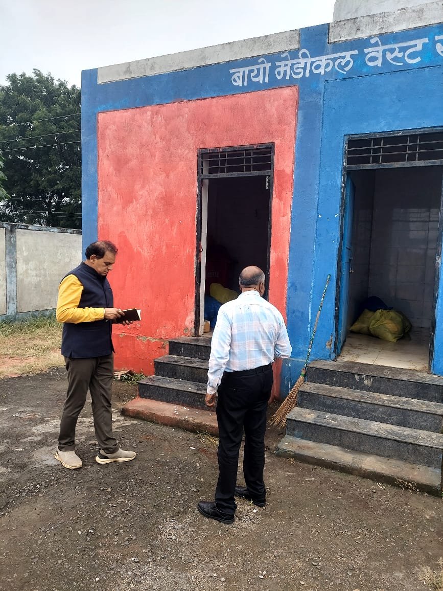 एसडीएम श्री ढोके ने जिला अस्पताल का किया निरीक्षण