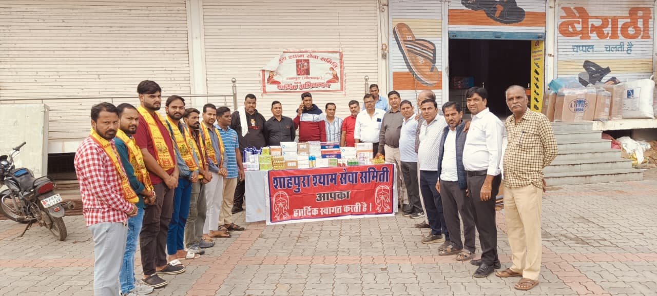 शाहपुरा श्याम सेवा समिति द्वारा गो सेवको को गायो के इलाज के लिए आवश्यक दवाइयां उपलब्ध कराई