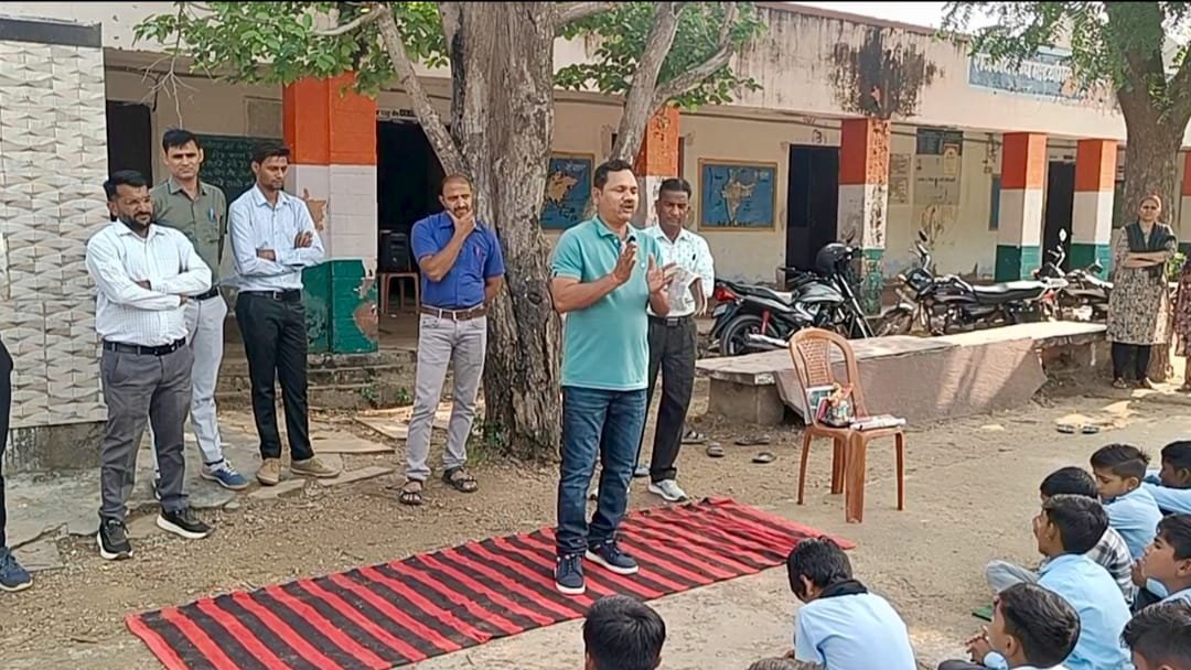 पनोतिया विद्यालय में साइबर जागरूकता कार्यक्रम आयोजित-छात्रों को बताया डिजिटल सुरक्षा का महत्व