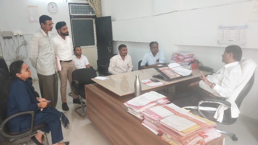 आगर मालवा। पुराने वाहनों की नीलामी को लेकर बैठक आयोजित