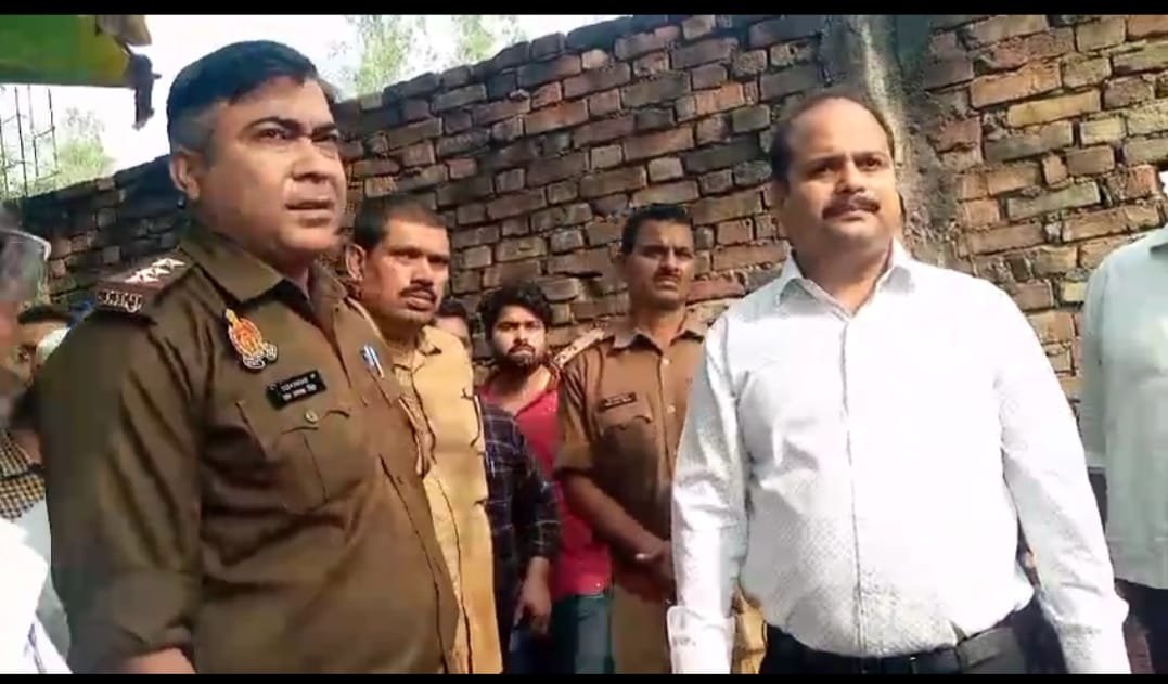 रास्ता नहीं होने पर नहीं किया अंतिम संस्कार प्रशासन के आश्वासन पर किया अंतिम संस्कार