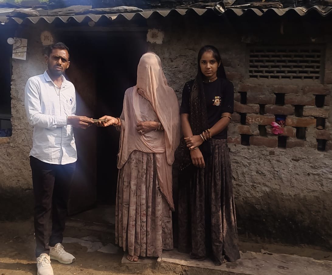 राधेश्याम कंजर ने दिया मानवता का परिचय, मृतक परिवार को दिलाई दो लाख की सहायता राशि