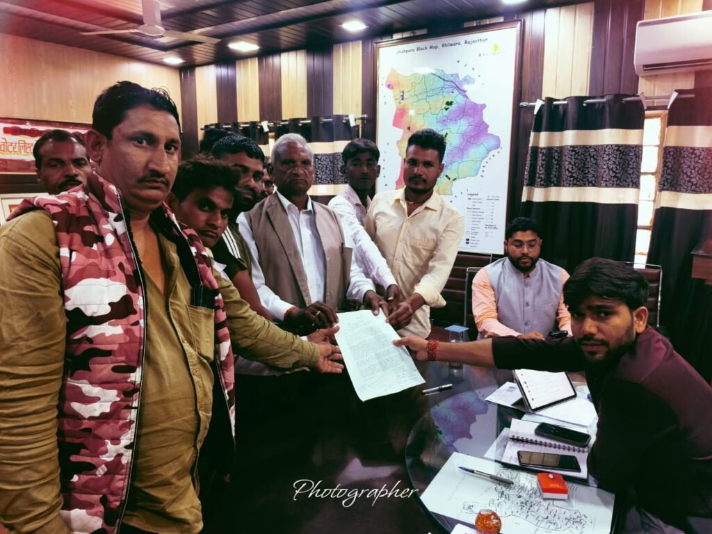 आरणी गाँव से पास शाहपुरा बाईपास पर शराब के ठेके के कारण हो रही दुर्घटना को लेकर एसडीएम को दिया ज्ञापन