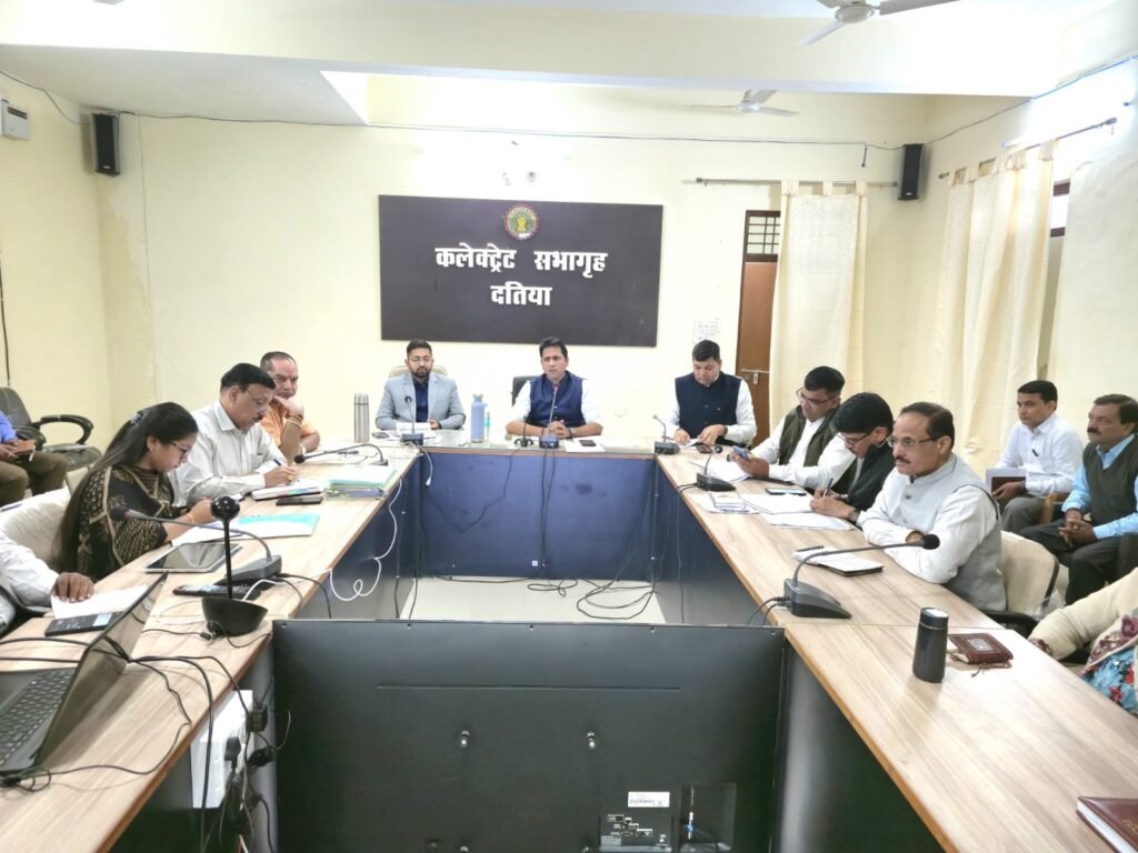 लापरवाही पर होगी सख्त कार्यवाही कलेक्टर स्वप्निल वानखडे समय-सीमा बैठक में लंबित प्रकरणों की गहन समीक्षा, शिक्षा विभाग को लगाई फटकार।
