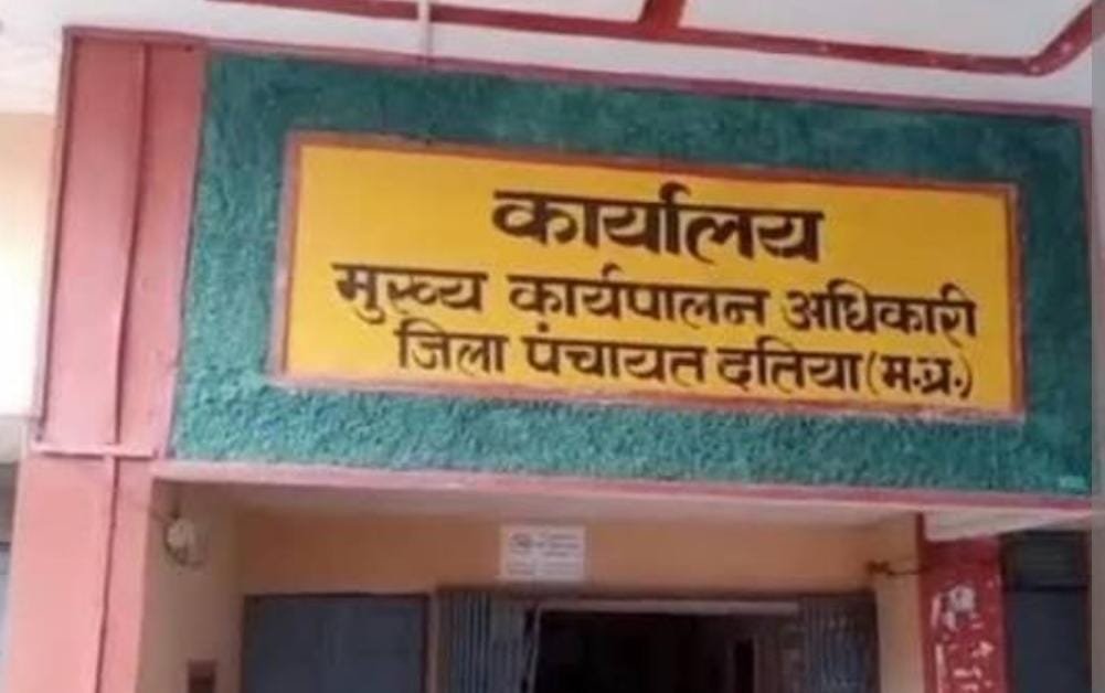 ग्राम पंचायत राजपुर सचिव संतोष यादव निलंबित_ आदेशों की अवहेलना और हठधर्मिता पर कार्रवाई।